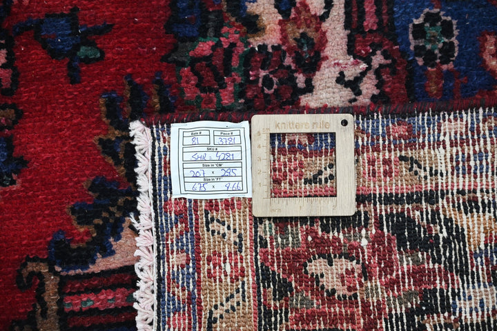 Large rug 6' 9" x 9' 8"