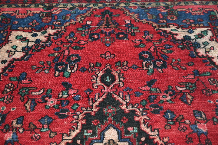 red Large rug 6' 9" x 9' 6"
