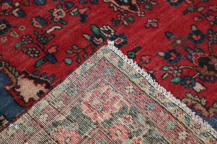 red Large rug 6' 9" x 9' 6"
