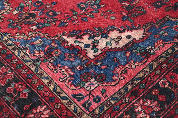 red Large rug 6' 9" x 9' 6"