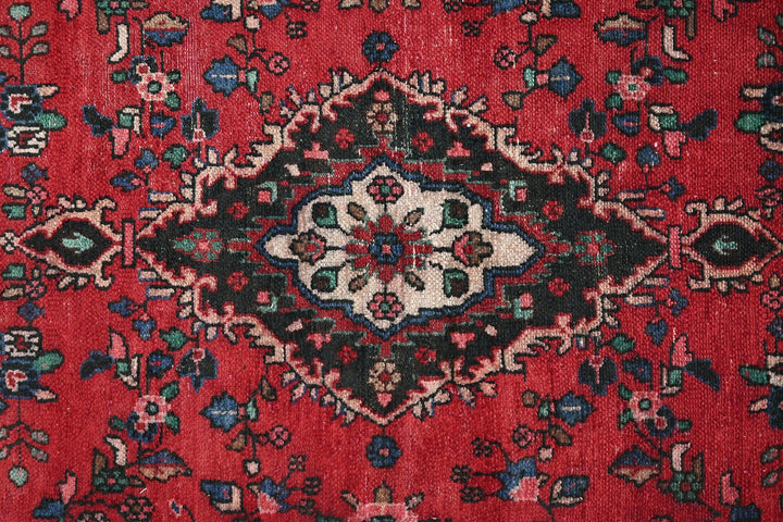 red Large rug 6' 9" x 9' 6"