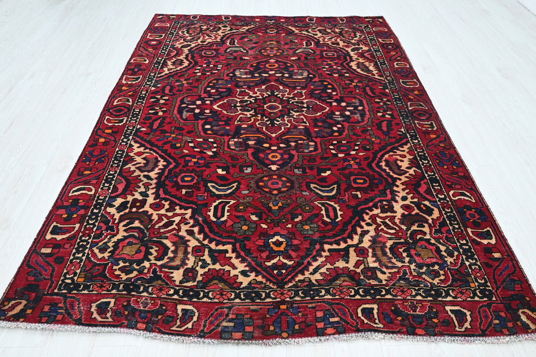 red Medium rug 6' 0" x 9' 0"