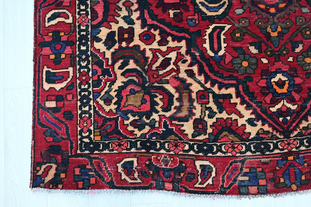 red Medium rug 6' 0" x 9' 0"