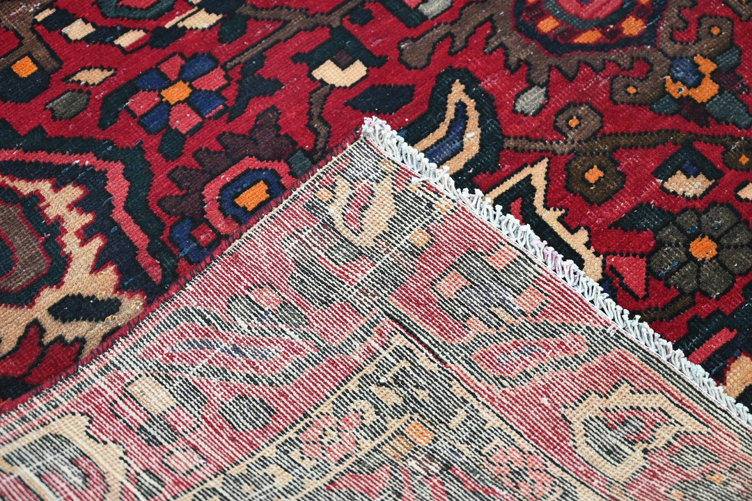 red Medium rug 6' 0" x 9' 0"