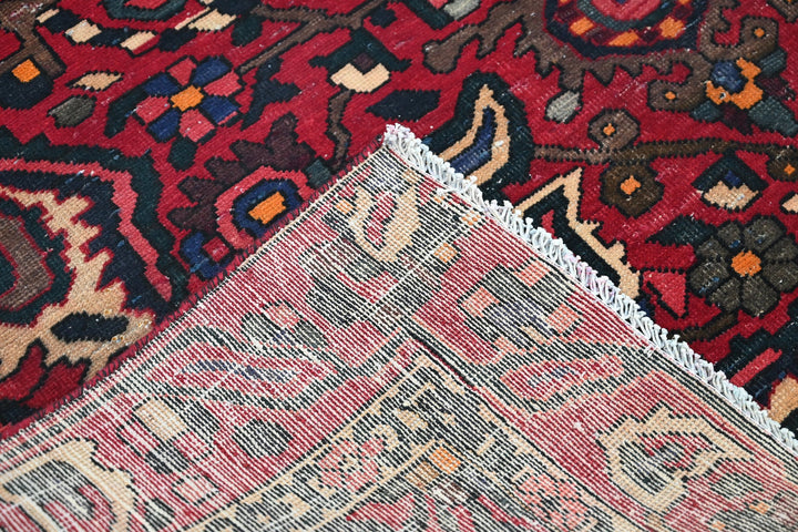 red Medium rug 6' 0" x 9' 0"