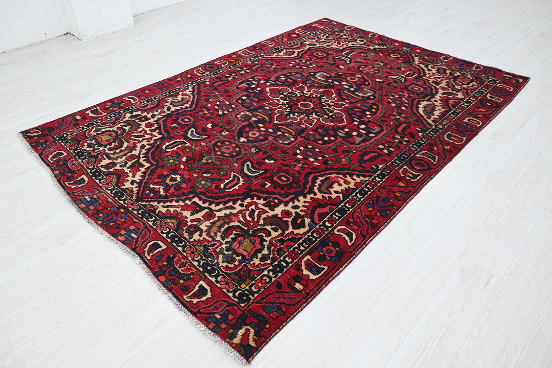 red Medium rug 6' 0" x 9' 0"