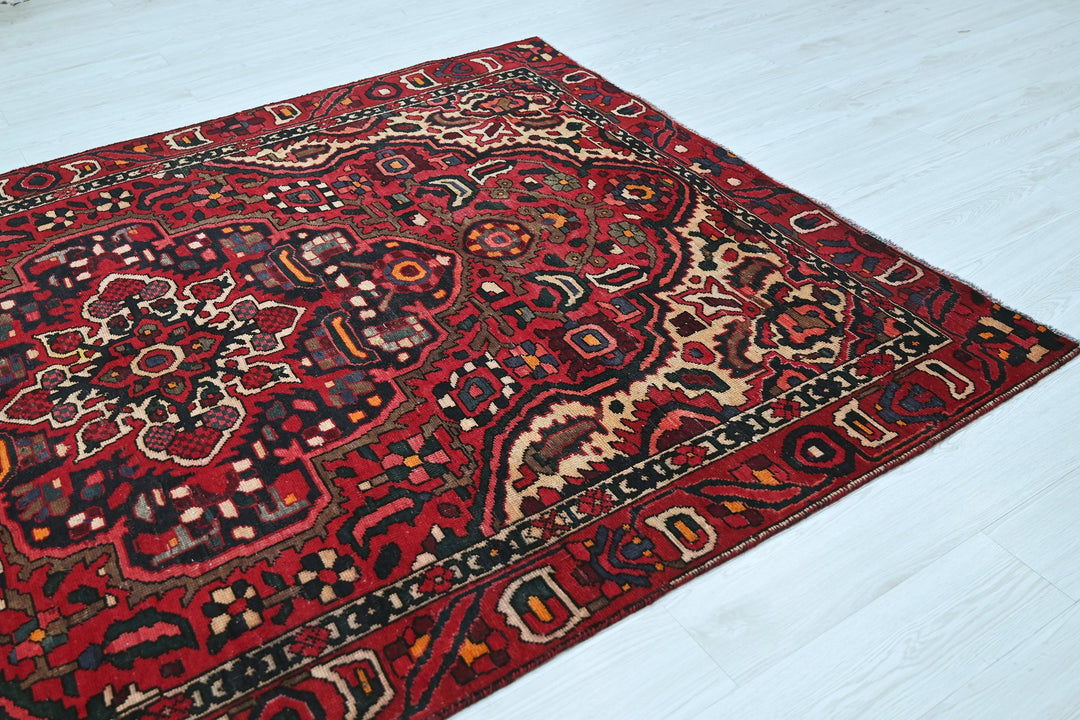 red Medium rug 6' 0" x 9' 0"