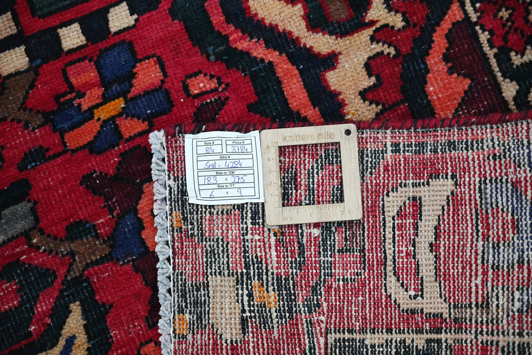 red Medium rug 6' 0" x 9' 0"