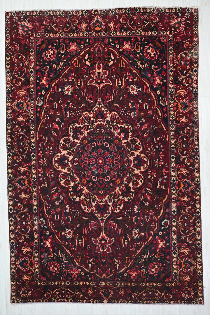 red Large rug 6' 8" x 9' 10"