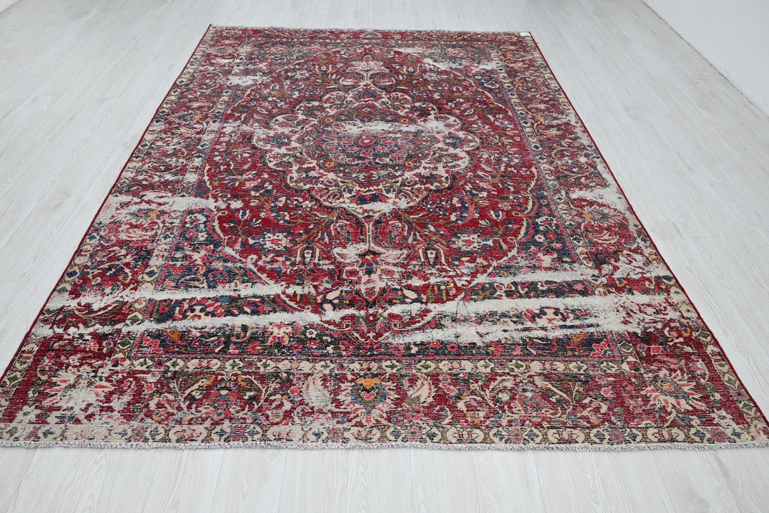 red Large rug 6' 8" x 9' 10"
