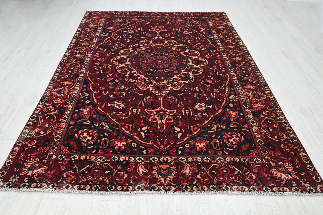 red Large rug 6' 8" x 9' 10"