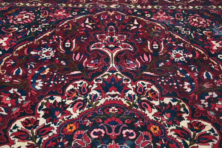 red Large rug 6' 8" x 9' 10"