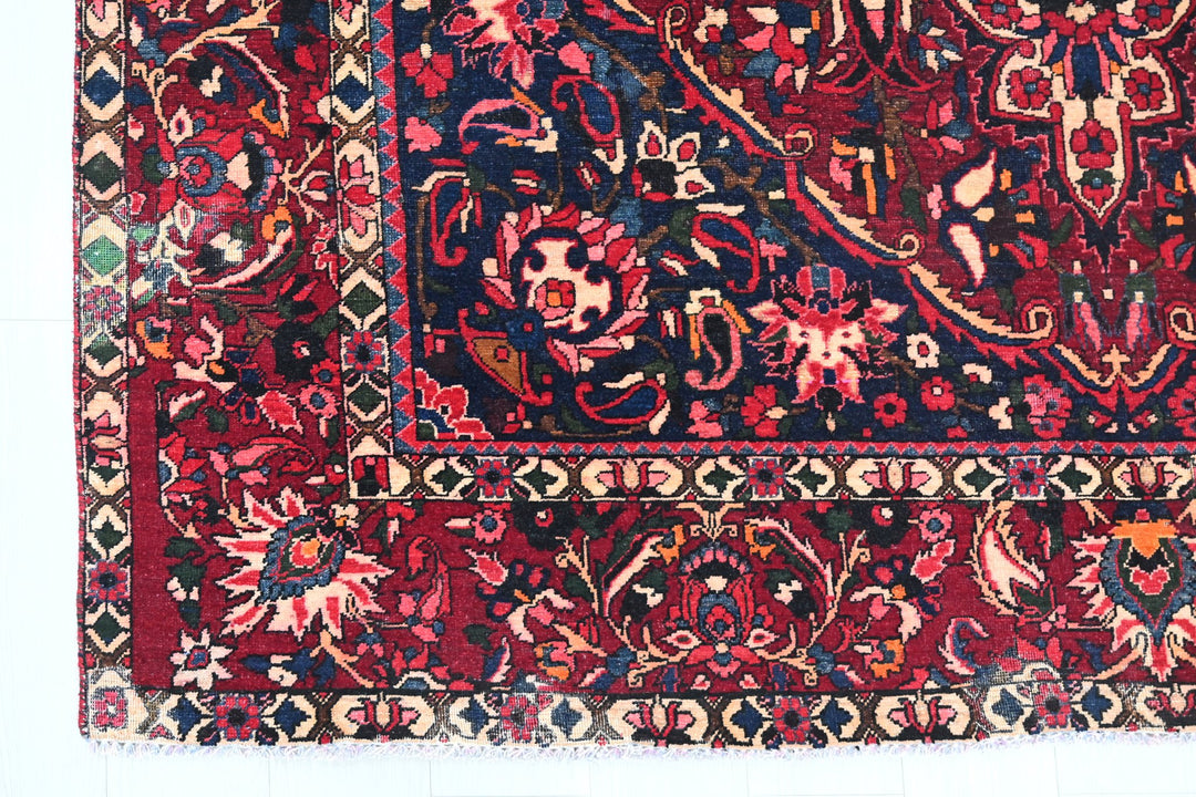 red Large rug 6' 8" x 9' 10"
