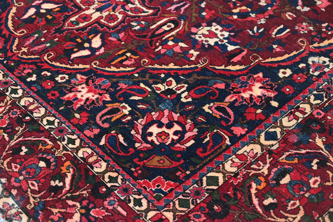 red Large rug 6' 8" x 9' 10"