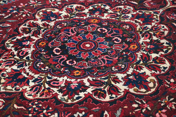 red Large rug 6' 8" x 9' 10"