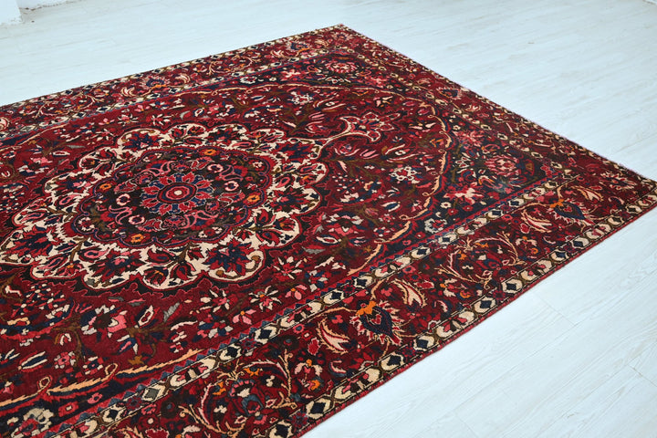 red Large rug 6' 8" x 9' 10"