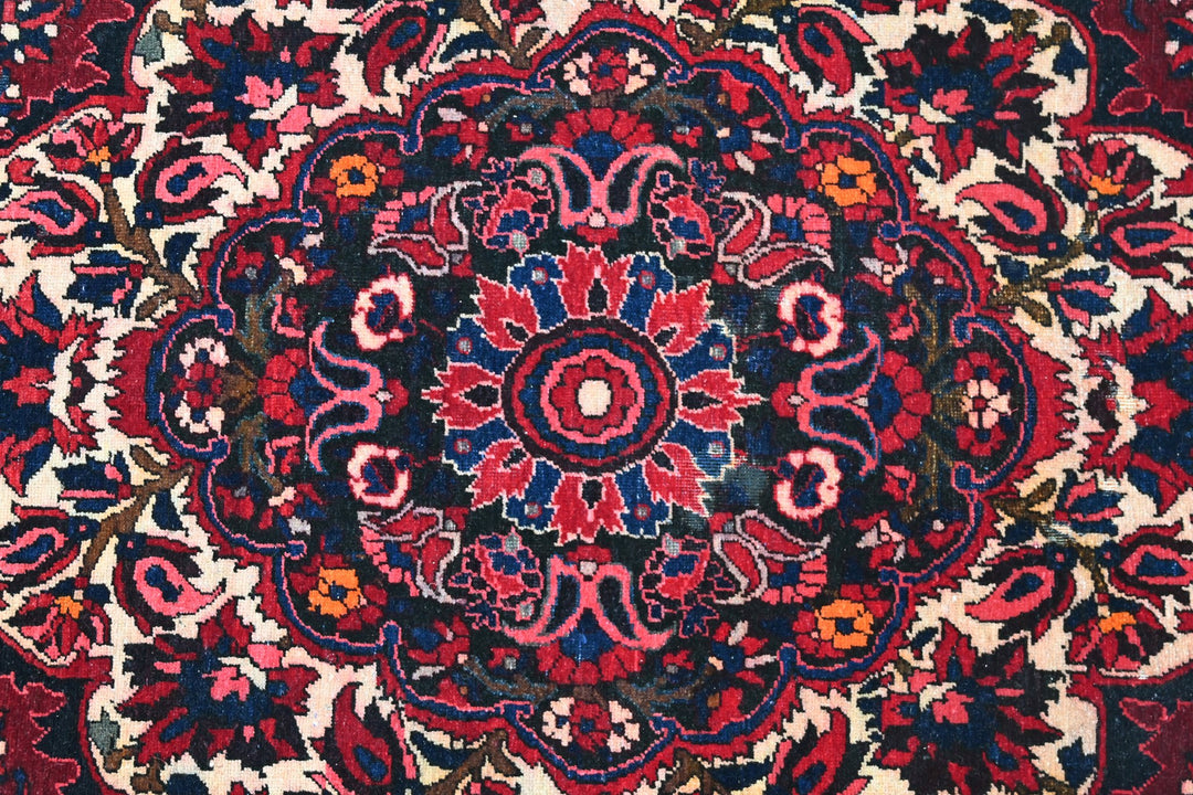 red Large rug 6' 8" x 9' 10"