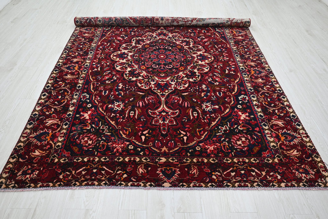 red Large rug 6' 8" x 9' 10"