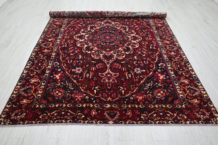 red Large rug 6' 8" x 9' 10"