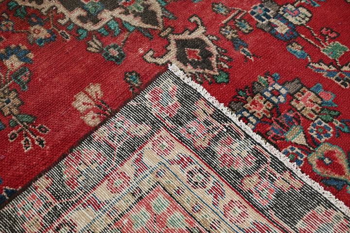 red Medium rug 5' 8" x 9' 1"