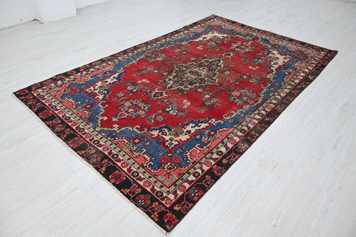 red Medium rug 5' 8" x 9' 1"