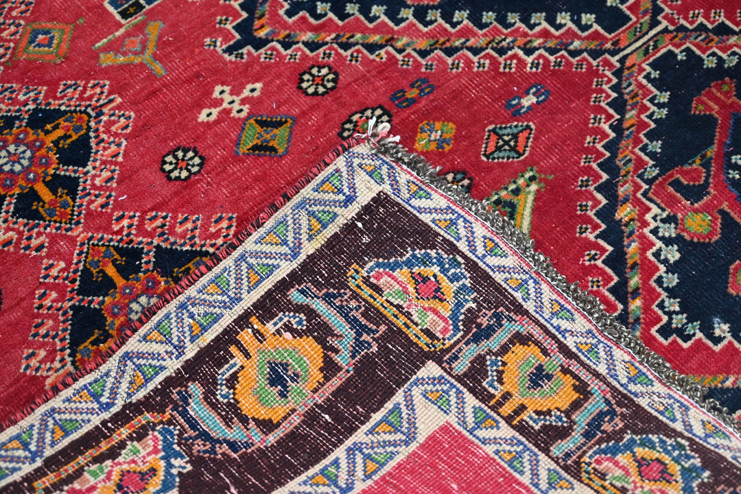 red Medium rug 6' 5" x 9' 4"