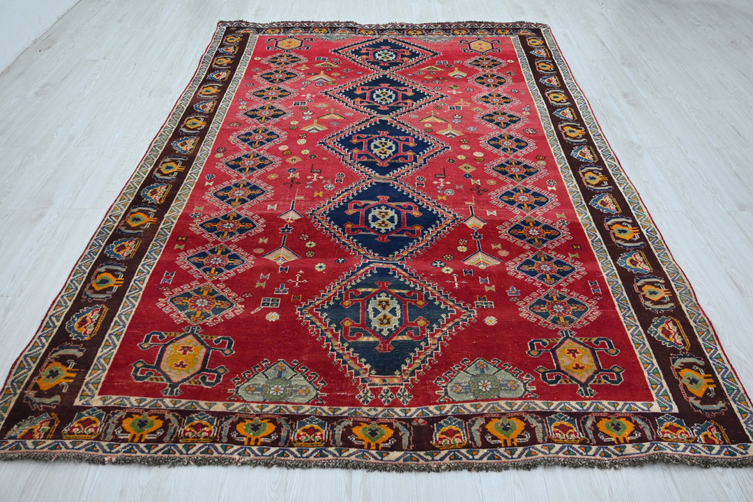 red Medium rug 6' 5" x 9' 4"