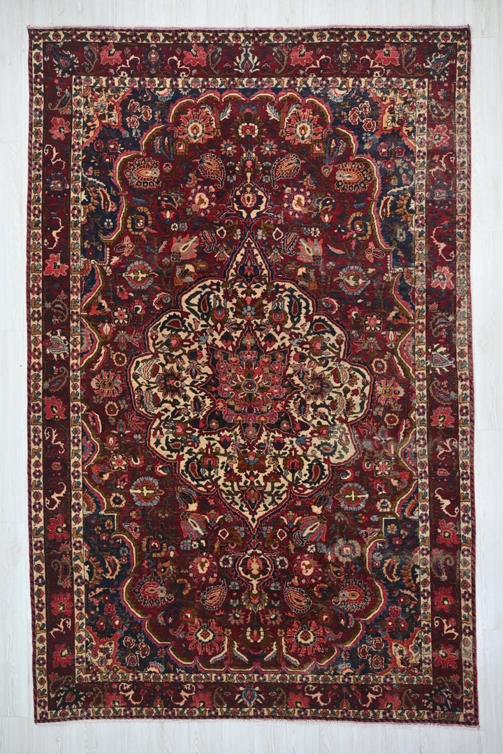 red Large rug 6' 11" x 10' 7"