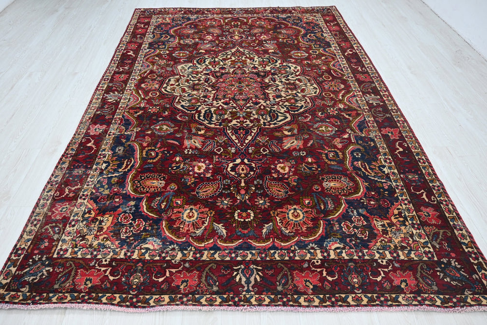 red Large rug 6' 11" x 10' 7"