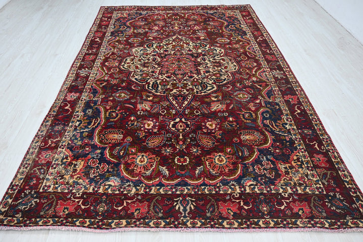 red Large rug 6' 11" x 10' 7"