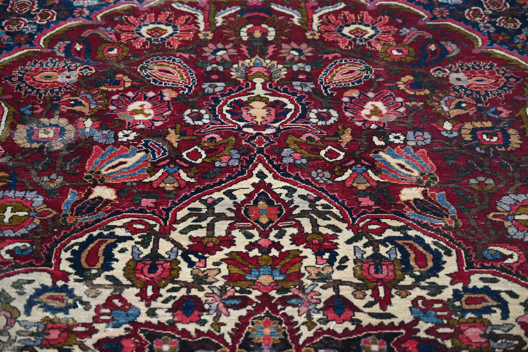 red Large rug 6' 11" x 10' 7"
