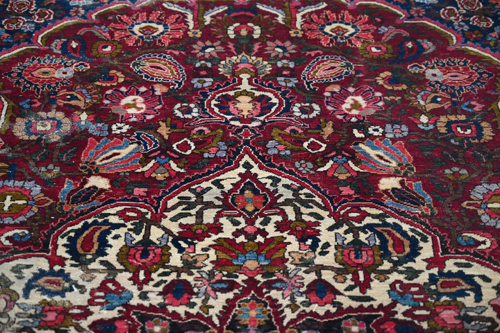 red Large rug 6' 11" x 10' 7"