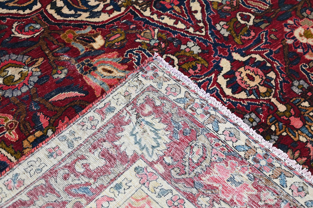 red Large rug 6' 11" x 10' 7"