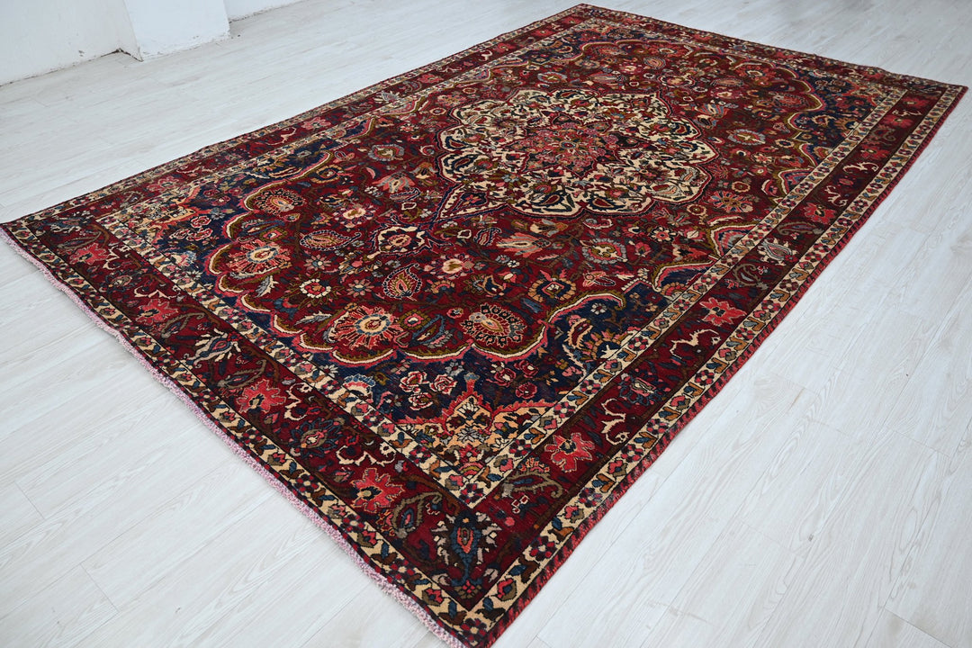 red Large rug 6' 11" x 10' 7"
