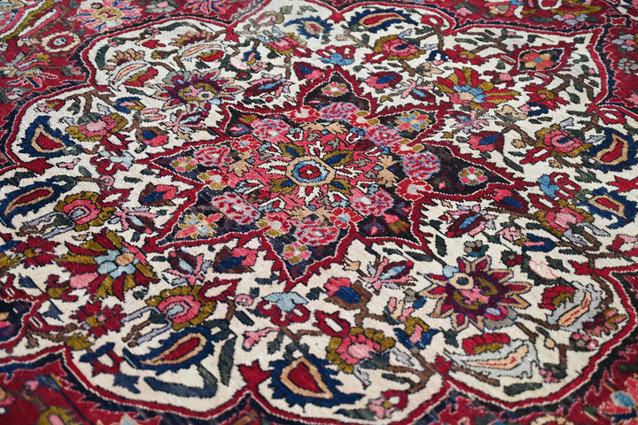 red Large rug 6' 11" x 10' 7"