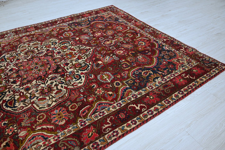 red Large rug 6' 11" x 10' 7"