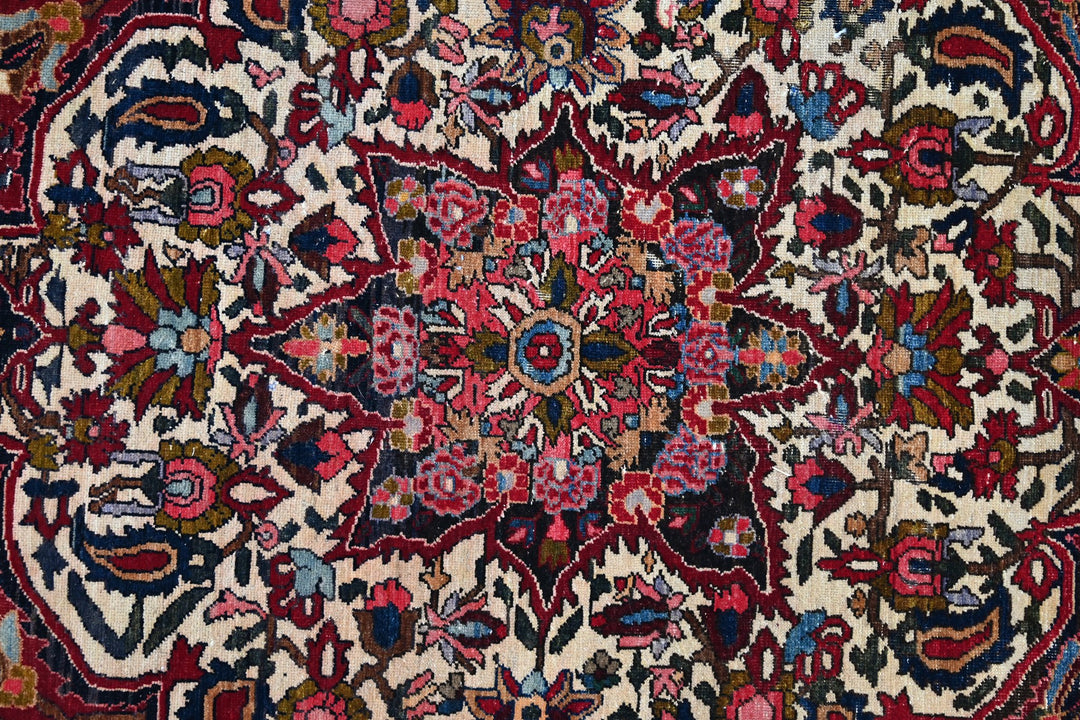 red Large rug 6' 11" x 10' 7"