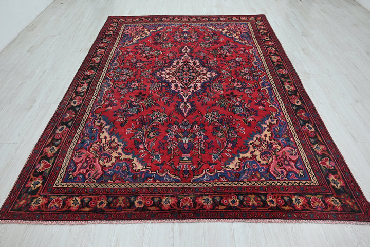 red Large rug 6' 7" x 9' 10"