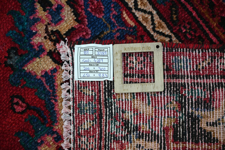 red Large rug 6' 7" x 9' 10"