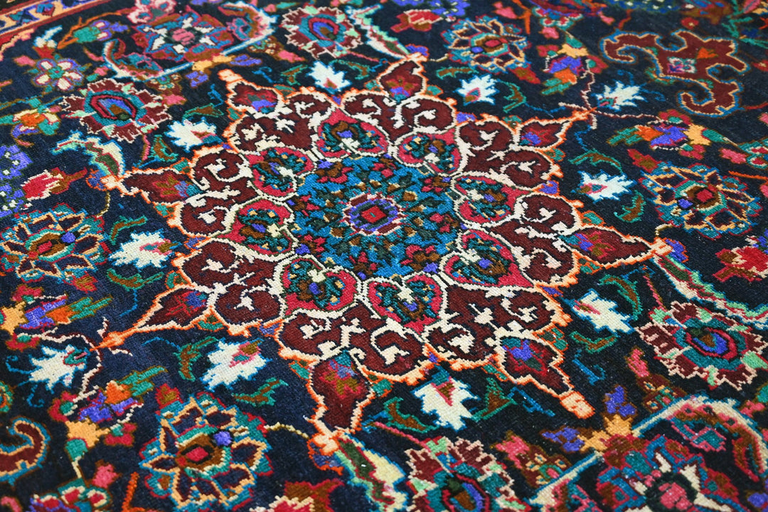 blue Large rug 6' 11" x 9' 0"
