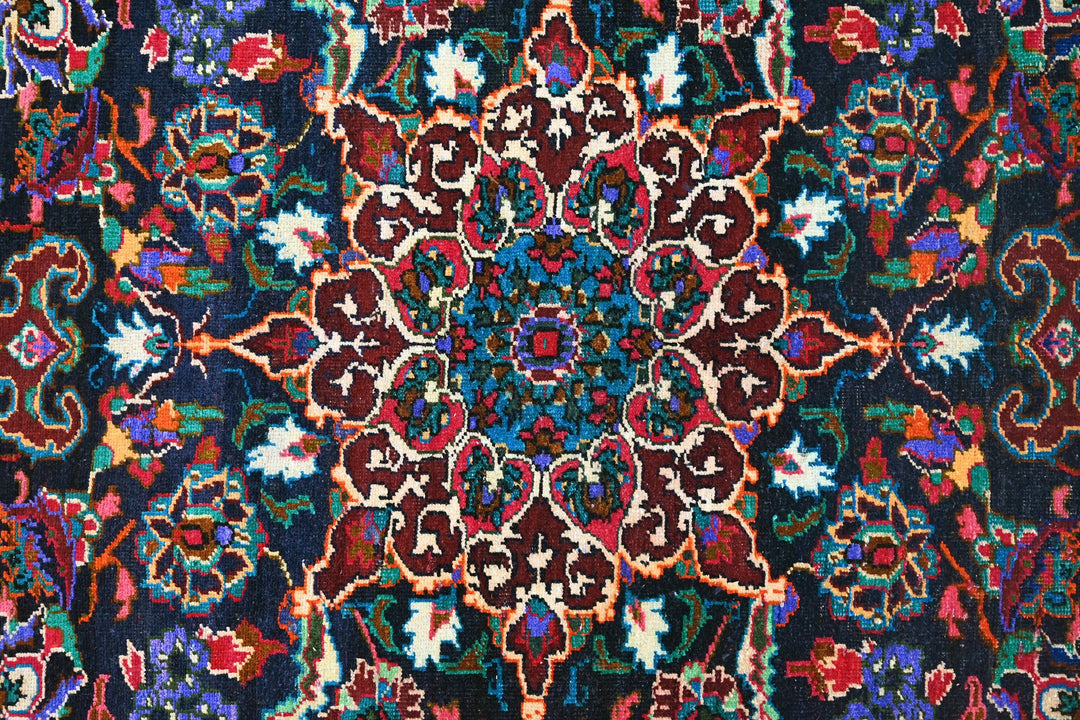 blue Large rug 6' 11" x 9' 0"