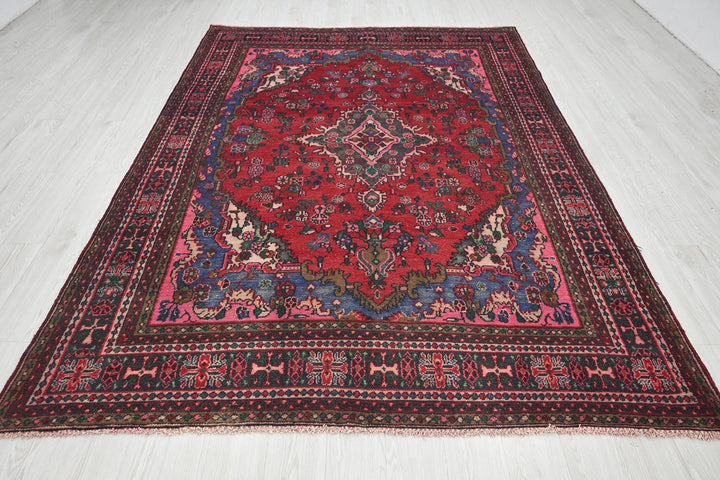 red Large rug 6' 7" x 9' 5"