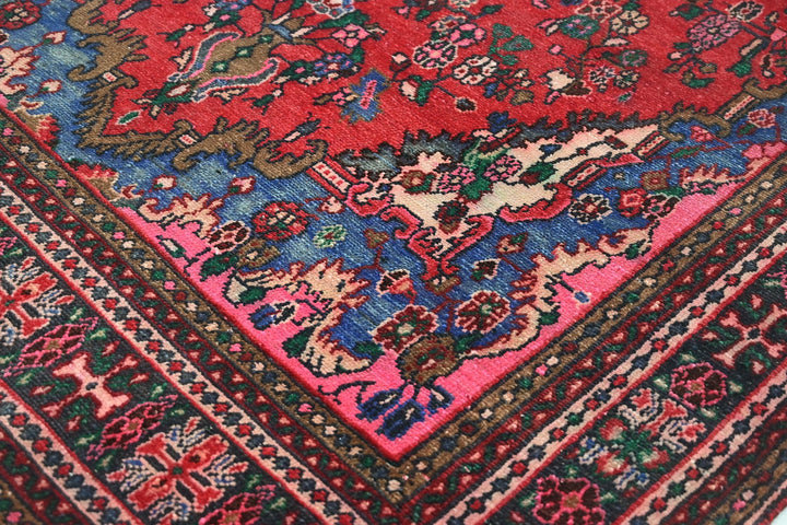 red Large rug 6' 7" x 9' 5"