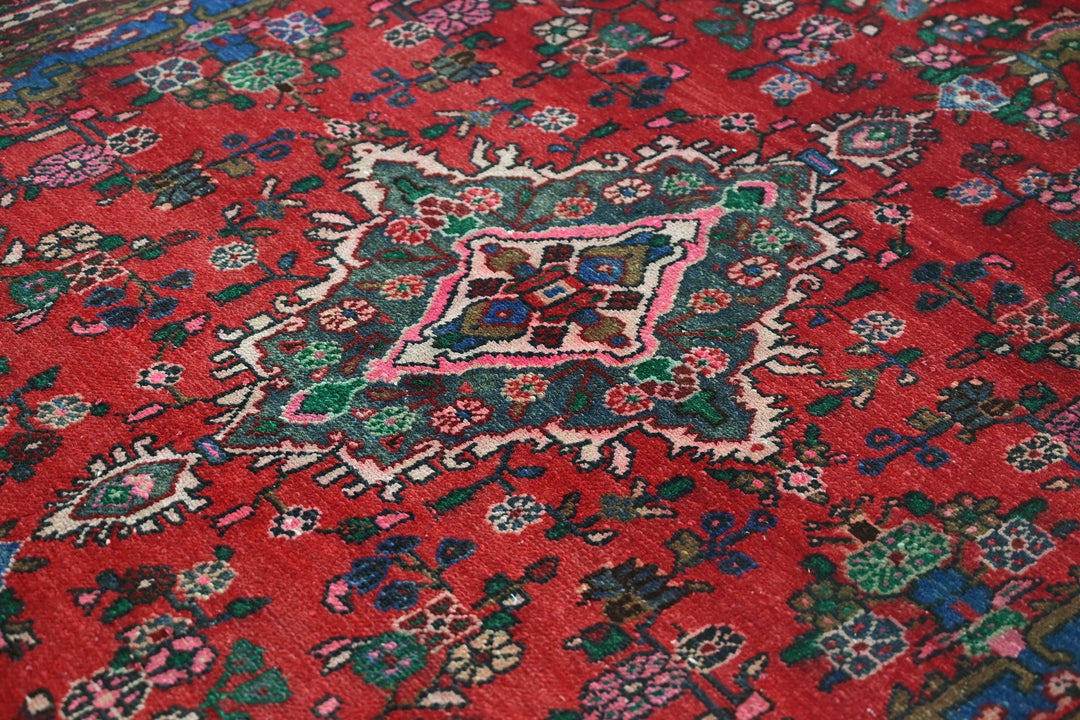 red Large rug 6' 7" x 9' 5"
