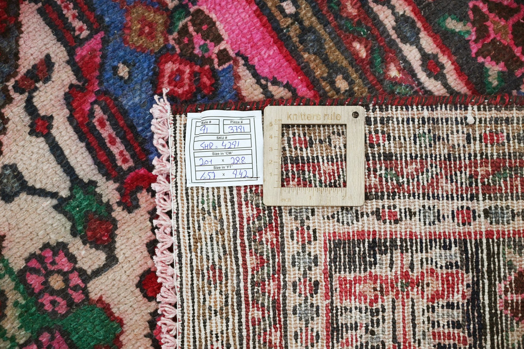 red Large rug 6' 7" x 9' 5"
