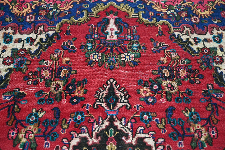 red Large rug 6' 7" x 9' 11"