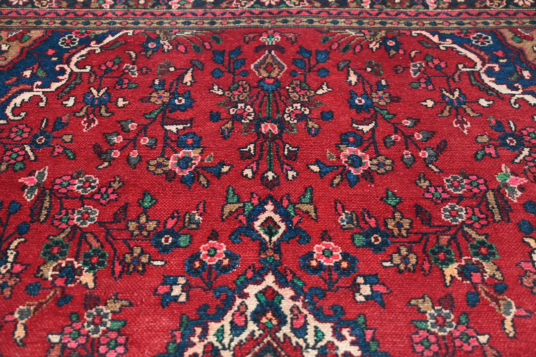 red Large rug 6' 9" x 9' 7"