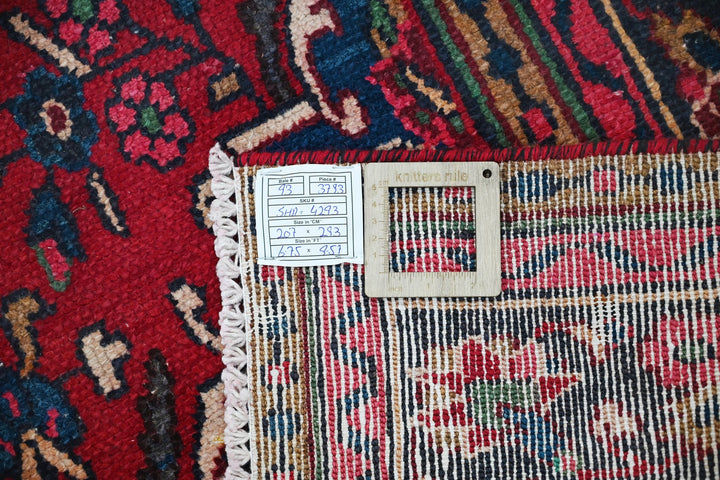 red Large rug 6' 9" x 9' 7"