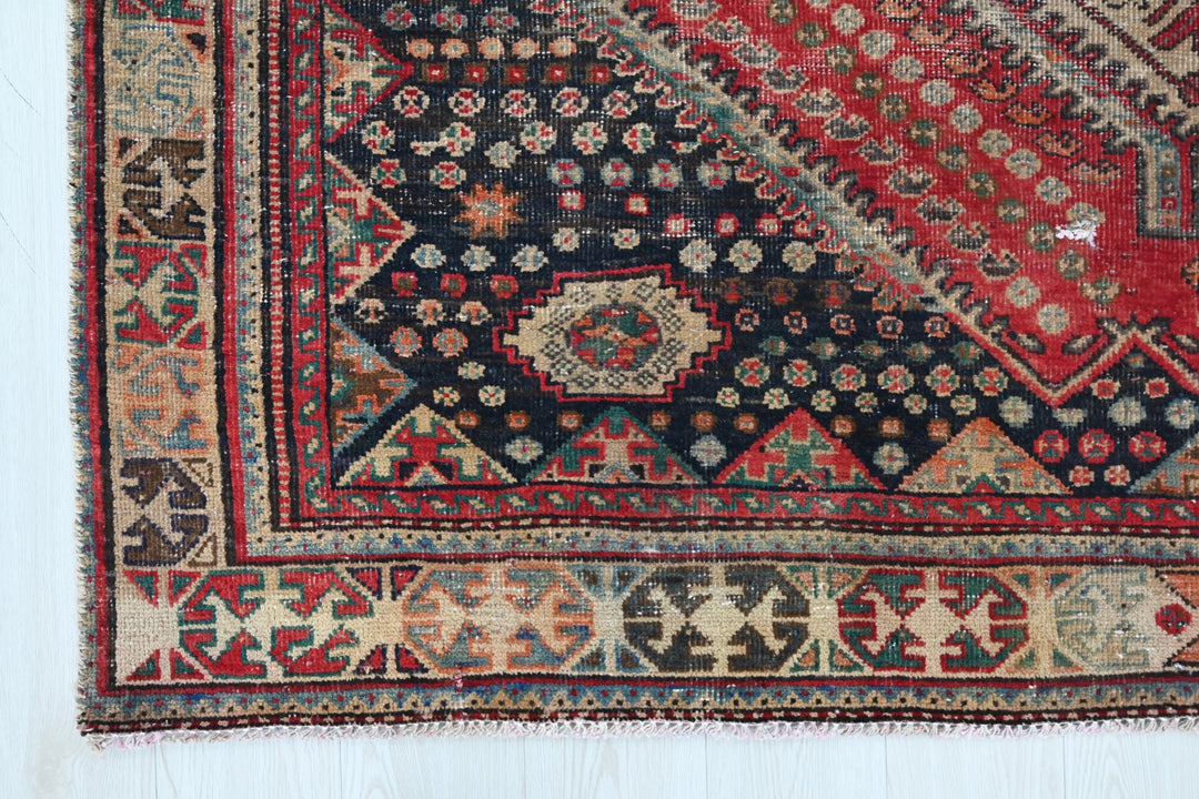 red Medium rug 6' 2" x 8' 10"