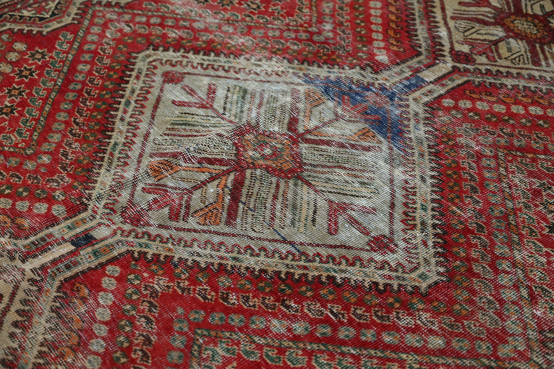 red Medium rug 6' 2" x 8' 10"